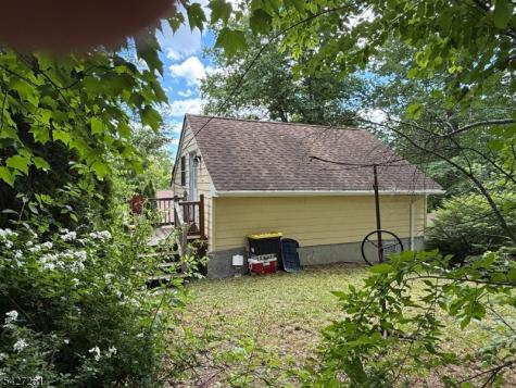 29 Lakeside Road West Milford NJ 07421