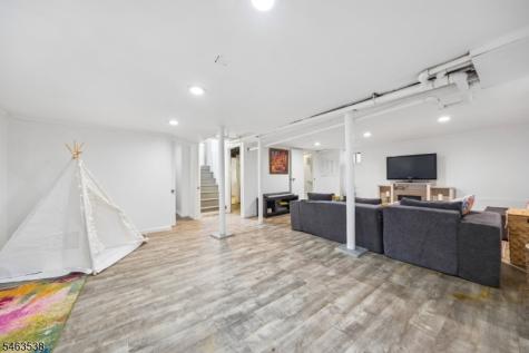20 Ridgeview Avenue West Orange NJ 07052