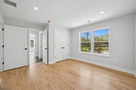 136 Irwin Street Springfield NJ 07081