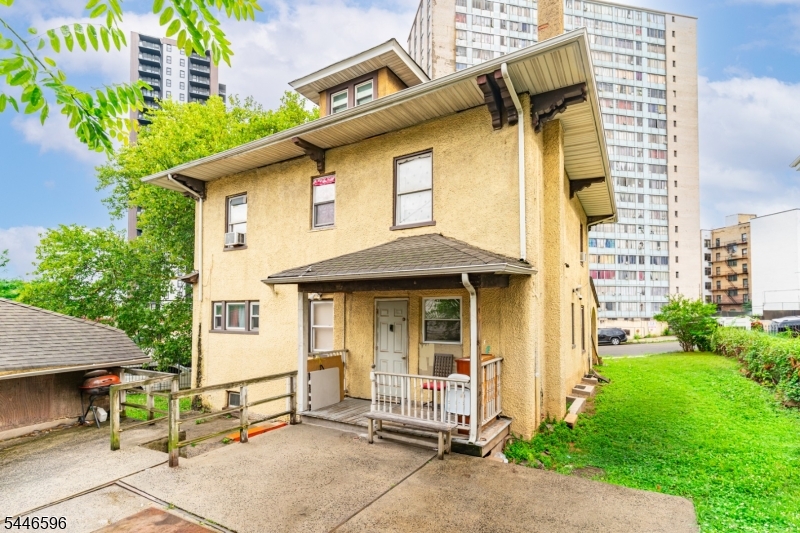 233 Meeker Avenue Newark NJ 07112