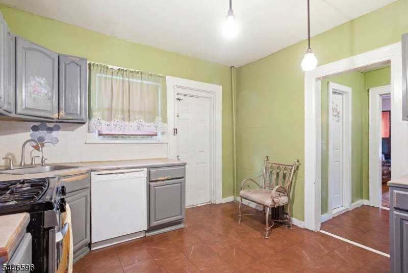 233 Meeker Avenue Newark NJ 07112