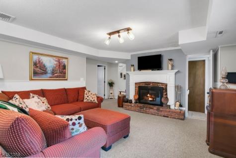 5 Van Allen Place Pequannock NJ 07444