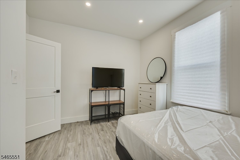299 7TH Avenue Newark NJ 07107