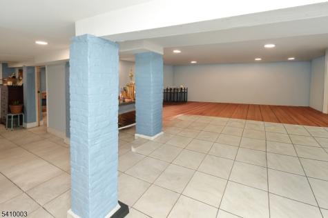 135 Scheerer Avenue Newark NJ 07112
