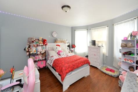 135 Scheerer Avenue Newark NJ 07112