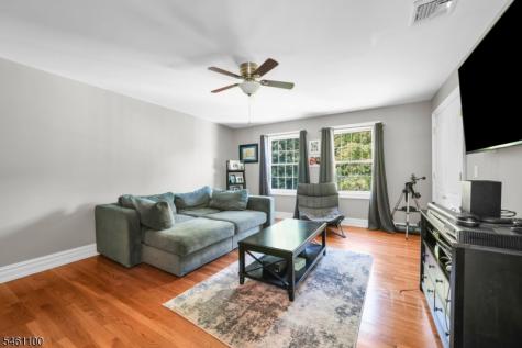21 Reagan Way Kinnelon NJ 07405