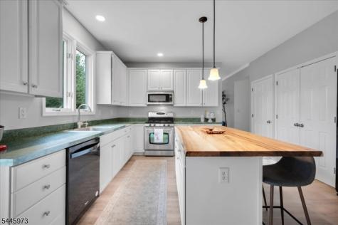 39 Meadowview Drive Lopatcong NJ 08865
