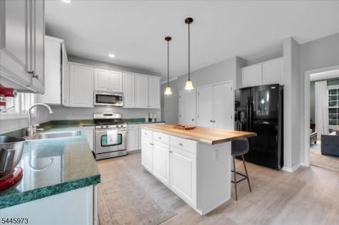 39 Meadowview Drive Lopatcong NJ 08865