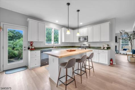 39 Meadowview Drive Lopatcong NJ 08865