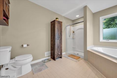 39 Meadowview Drive Lopatcong NJ 08865