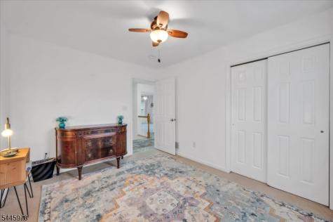 39 Meadowview Drive Lopatcong NJ 08865