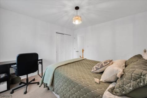 39 Meadowview Drive Lopatcong NJ 08865