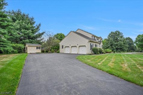 39 Meadowview Drive Lopatcong NJ 08865