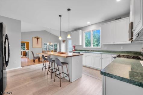 39 Meadowview Drive Lopatcong NJ 08865