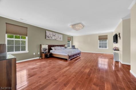 18 Gloria Lane Monroe NJ 08831