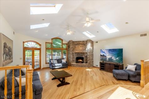 11 Allen Drive Wayne NJ 07470