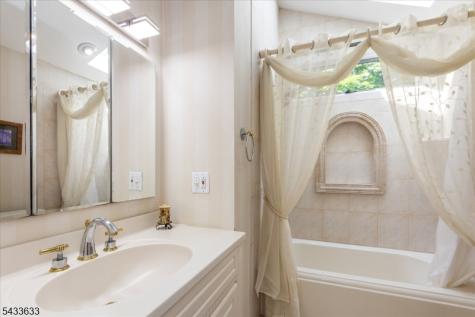 11 Allen Drive Wayne NJ 07470