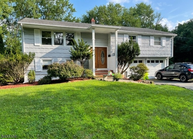 10 Falcon Court Livingston NJ 07039