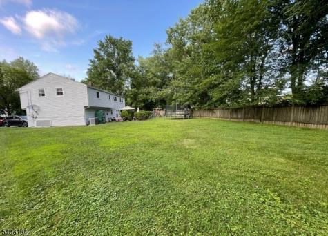10 Falcon Court Livingston NJ 07039