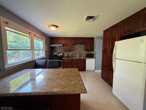 10 Falcon Court Livingston NJ 07039