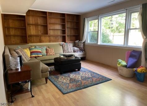 10 Falcon Court Livingston NJ 07039