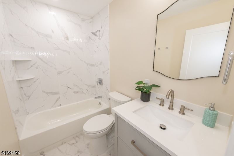 204 Idalroy Trail Hopatcong NJ 07843