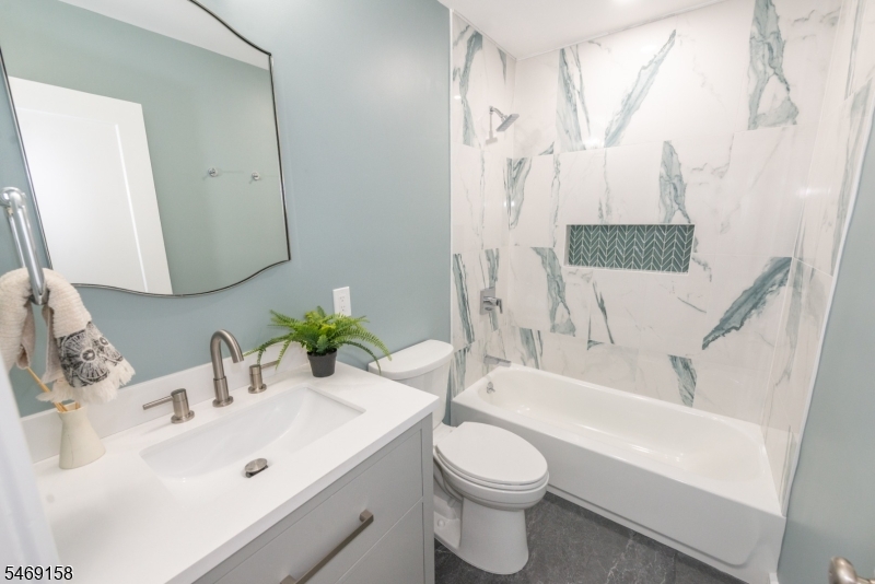 204 Idalroy Trail Hopatcong NJ 07843