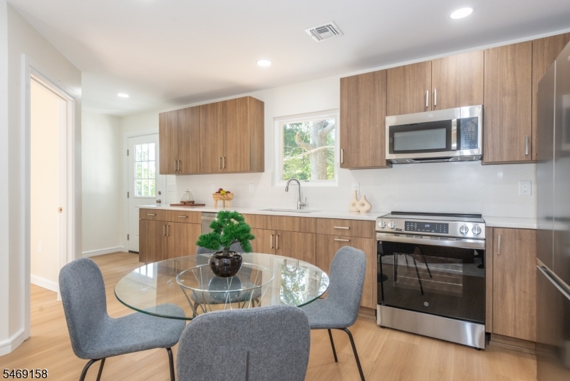 204 Idalroy Trail Hopatcong NJ 07843