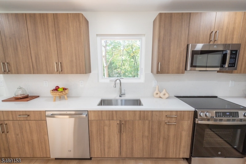 204 Idalroy Trail Hopatcong NJ 07843