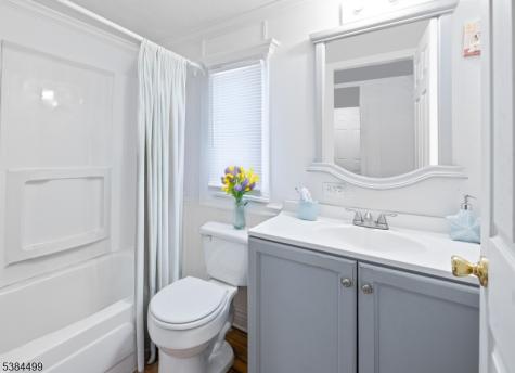 60 Sherwood Park Washington NJ 07853