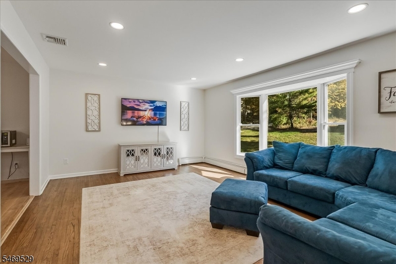 8 Tall Oaks Drive Jefferson NJ 07438