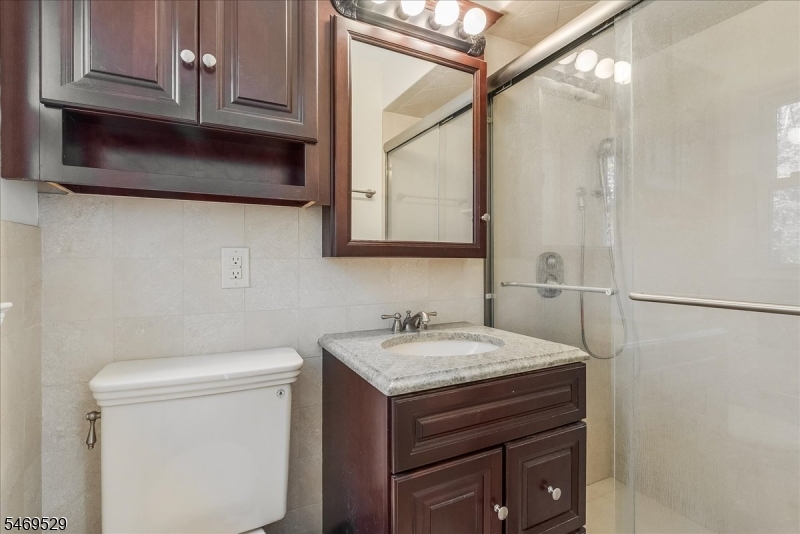 8 Tall Oaks Drive Jefferson NJ 07438