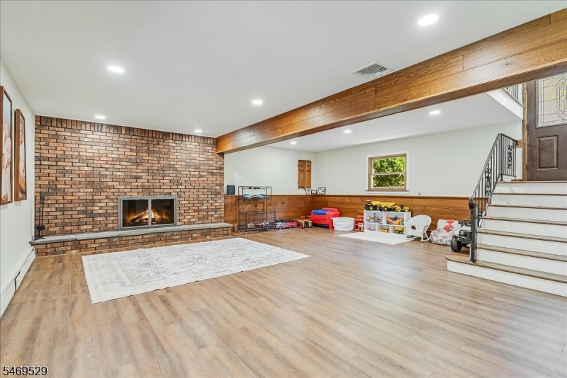 8 Tall Oaks Drive Jefferson NJ 07438
