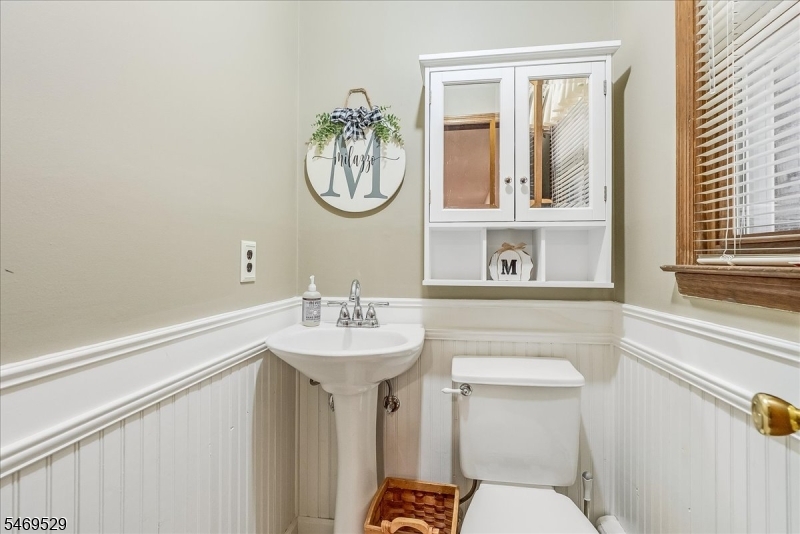 8 Tall Oaks Drive Jefferson NJ 07438