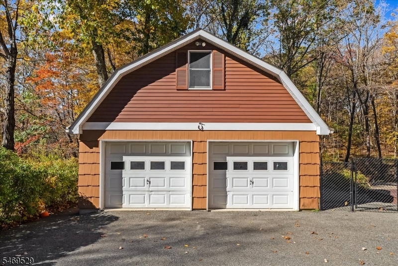 8 Tall Oaks Drive Jefferson NJ 07438