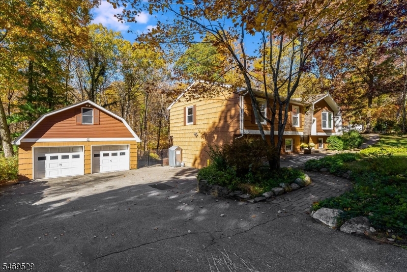 8 Tall Oaks Drive Jefferson NJ 07438