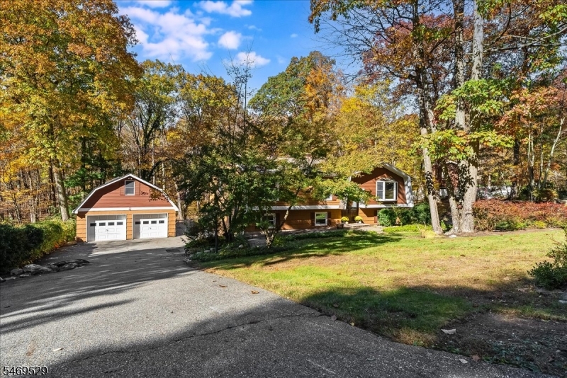 8 Tall Oaks Drive Jefferson NJ 07438