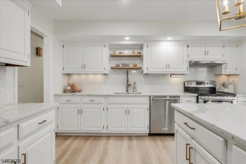 8 Tall Oaks Drive Jefferson NJ 07438