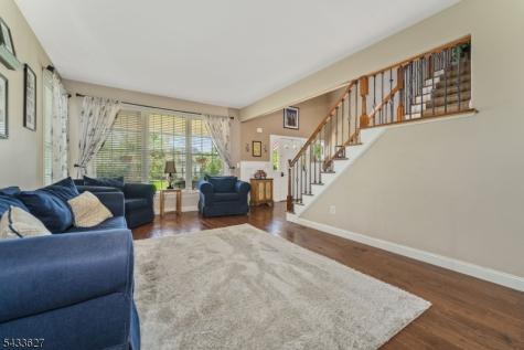 15 Foxwood Lane Lopatcong NJ 08865