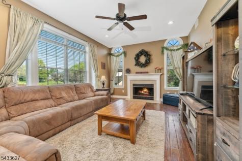 15 Foxwood Lane Lopatcong NJ 08865