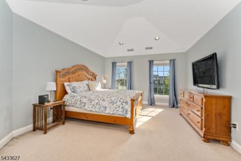 15 Foxwood Lane Lopatcong NJ 08865