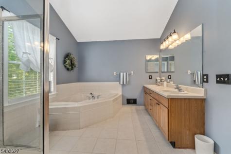 15 Foxwood Lane Lopatcong NJ 08865