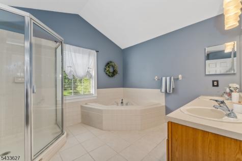 15 Foxwood Lane Lopatcong NJ 08865