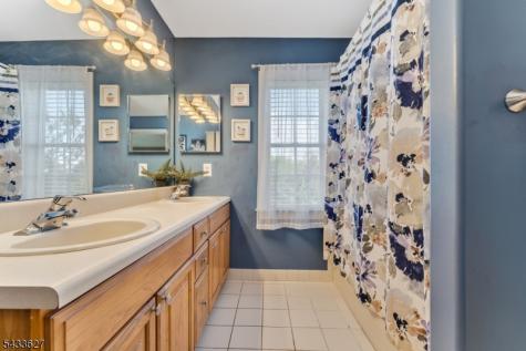 15 Foxwood Lane Lopatcong NJ 08865