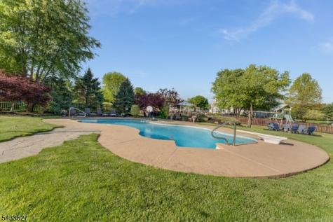 15 Foxwood Lane Lopatcong NJ 08865