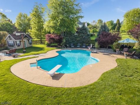 15 Foxwood Lane Lopatcong NJ 08865
