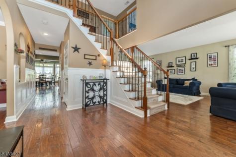 15 Foxwood Lane Lopatcong NJ 08865
