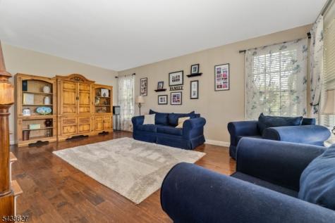 15 Foxwood Lane Lopatcong NJ 08865