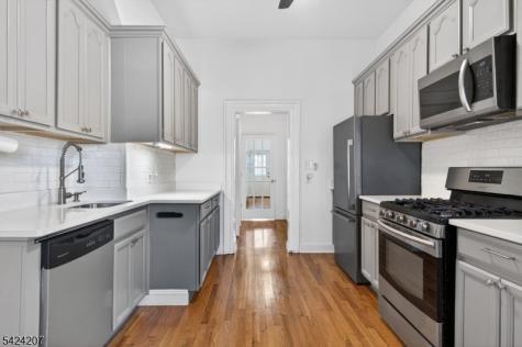 591 Barron Avenue Woodbridge NJ 07095