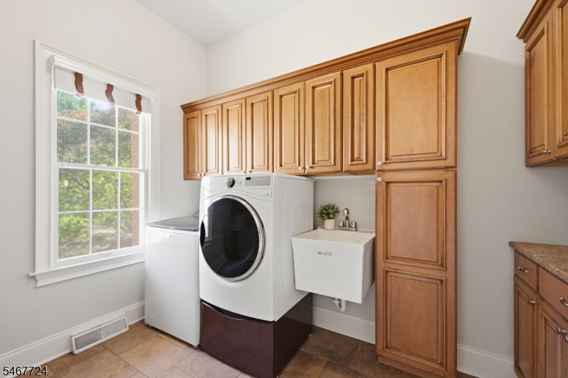 3 Perry Road Clinton NJ 08801